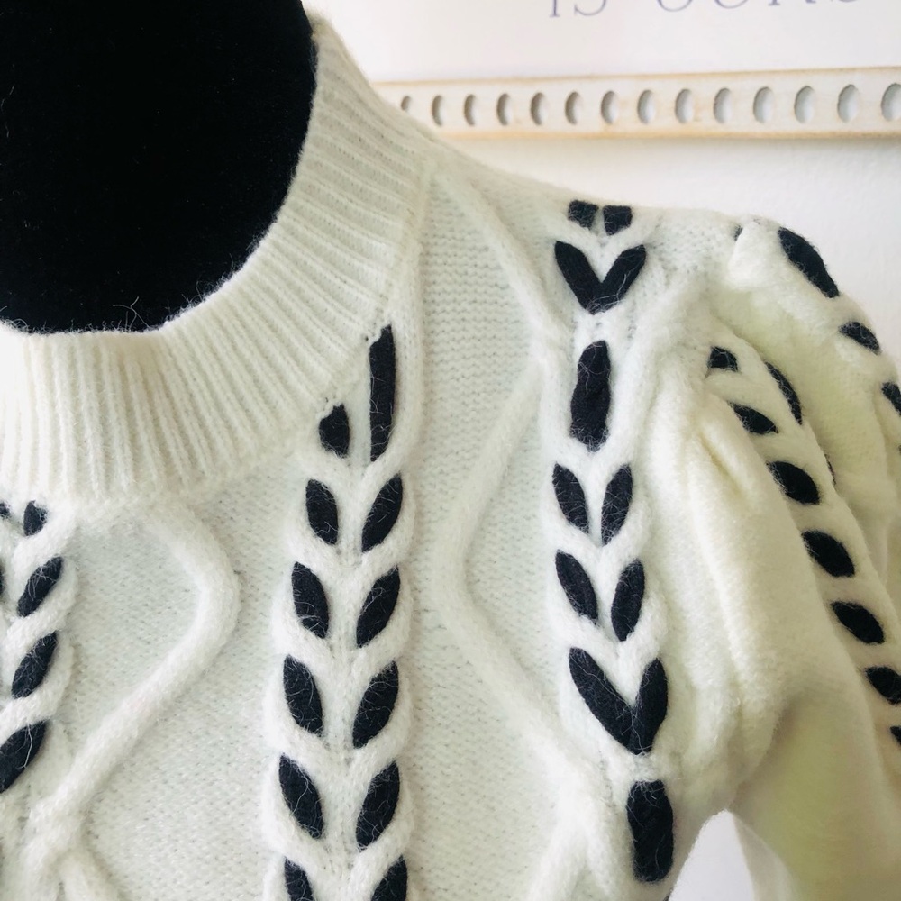 Commense Cream and White Crew Neck Sweater/Top  3/4 sleeves. - Picture 4 of 7